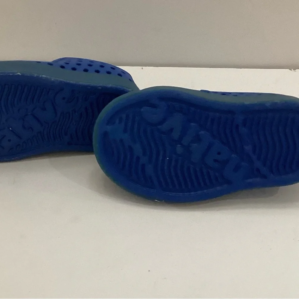Native shoes Jefferson Blue w/ blue Trim size 4 Unisex